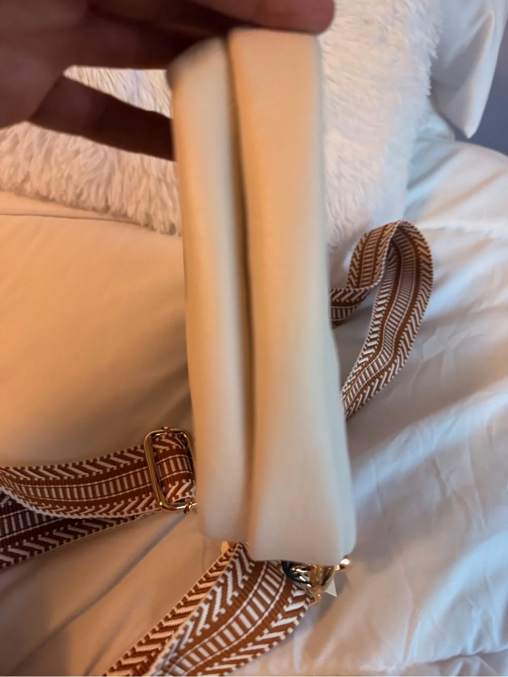 Bostanten cream crossbody